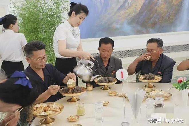 顿都吃啥：玉米饭、泡菜、大酱汤作为我们邻居普通朝鲜人一天三(图2)